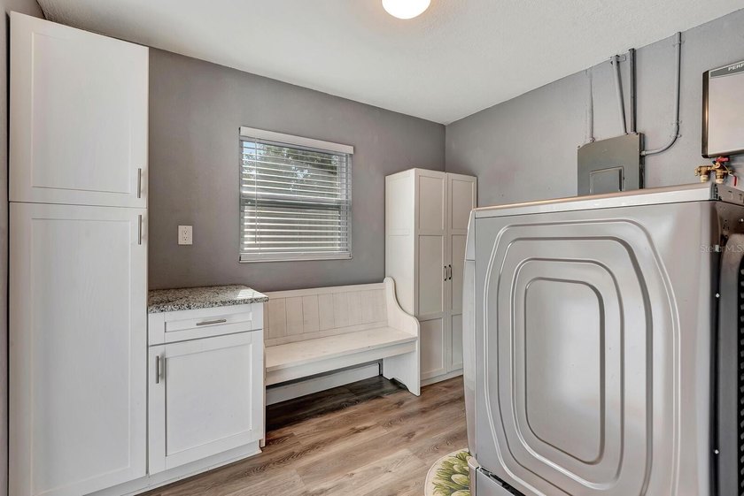Fully Remodeled Home in Prime Bradenton Location - 15 minutes to - photo 22