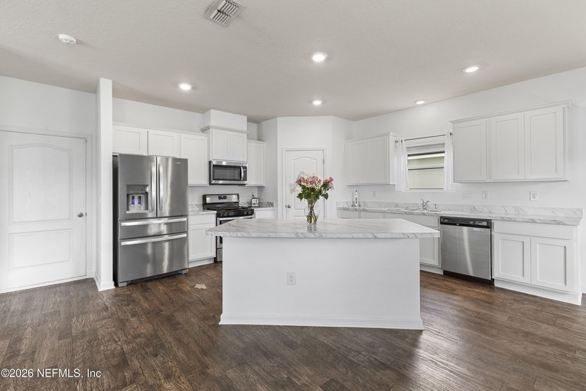 **NEWLY PAINTED**PRIME LOCATION**OPEN LAYOUT** Welcome to - photo 3