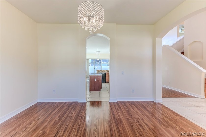 MOVE In Ready! Immaculate 4-Bedroom 3-Car Garage Home on Corner - photo 12