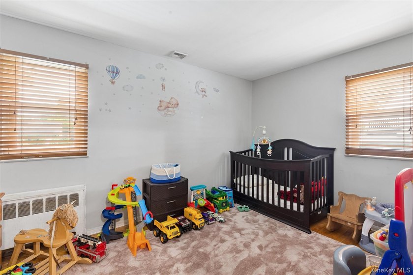 Welcome to this beautifully maintained 3 bedroom, 2 bathroom - photo 13