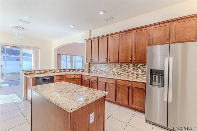 MOVE In Ready! Immaculate 4-Bedroom 3-Car Garage Home on Corner - photo 14