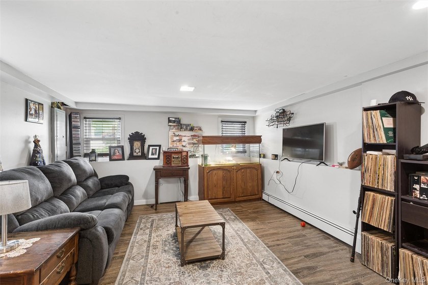 Welcome to this beautifully maintained 3 bedroom, 2 bathroom - photo 15