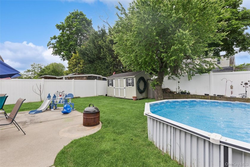 Welcome to this beautifully maintained 3 bedroom, 2 bathroom - photo 20