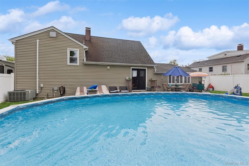 Welcome to this beautifully maintained 3 bedroom, 2 bathroom - photo 21