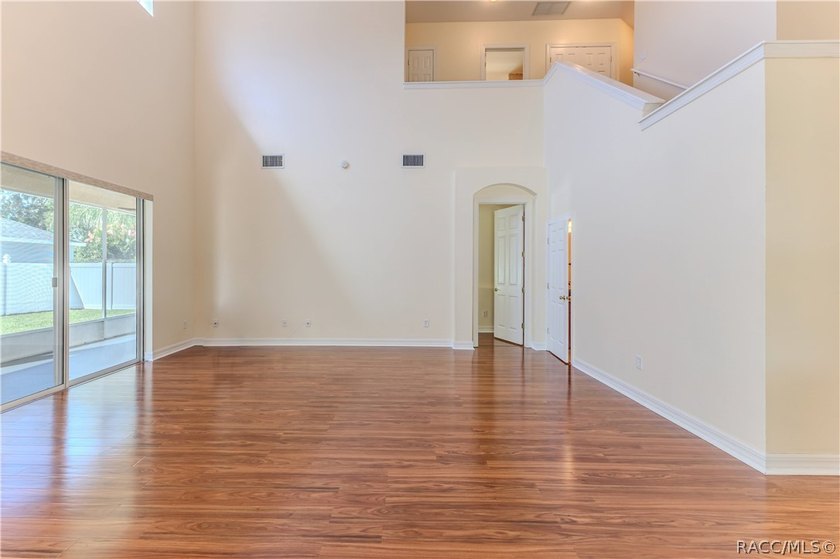 MOVE In Ready! Immaculate 4-Bedroom 3-Car Garage Home on Corner - photo 22
