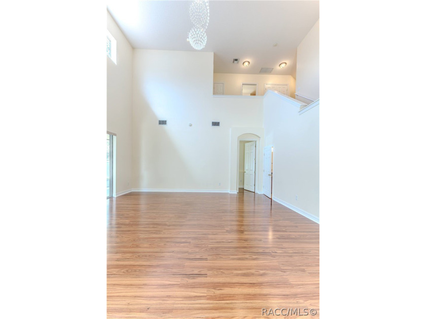 MOVE In Ready! Immaculate 4-Bedroom 3-Car Garage Home on Corner - photo 23