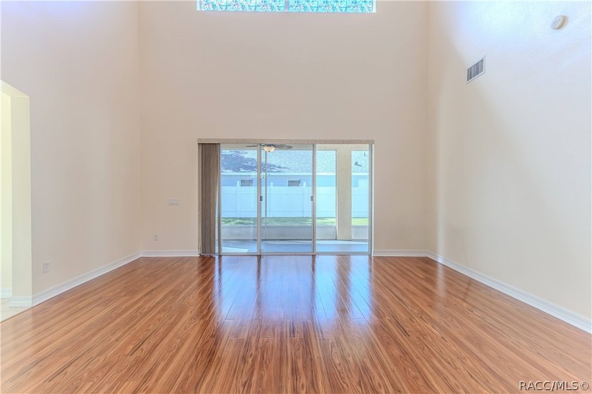 MOVE In Ready! Immaculate 4-Bedroom 3-Car Garage Home on Corner - photo 24