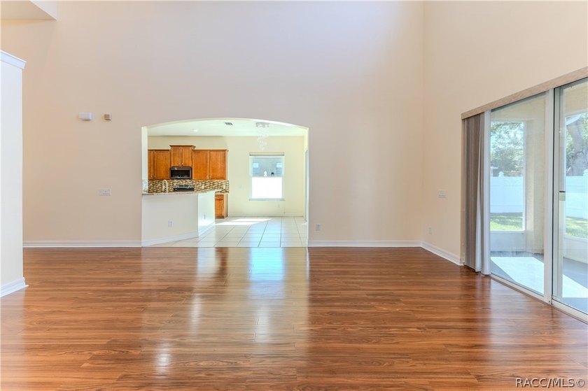 MOVE In Ready! Immaculate 4-Bedroom 3-Car Garage Home on Corner - photo 26