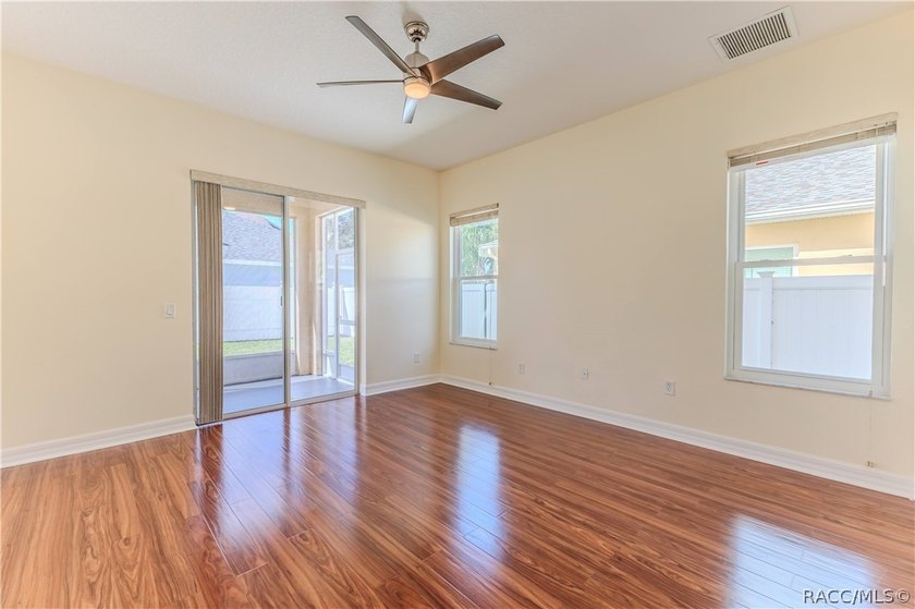 MOVE In Ready! Immaculate 4-Bedroom 3-Car Garage Home on Corner - photo 29