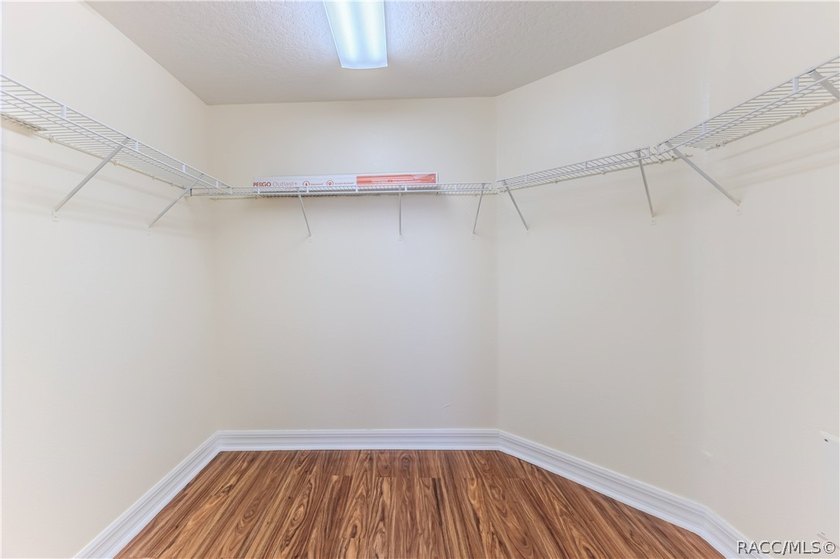 MOVE In Ready! Immaculate 4-Bedroom 3-Car Garage Home on Corner - photo 31