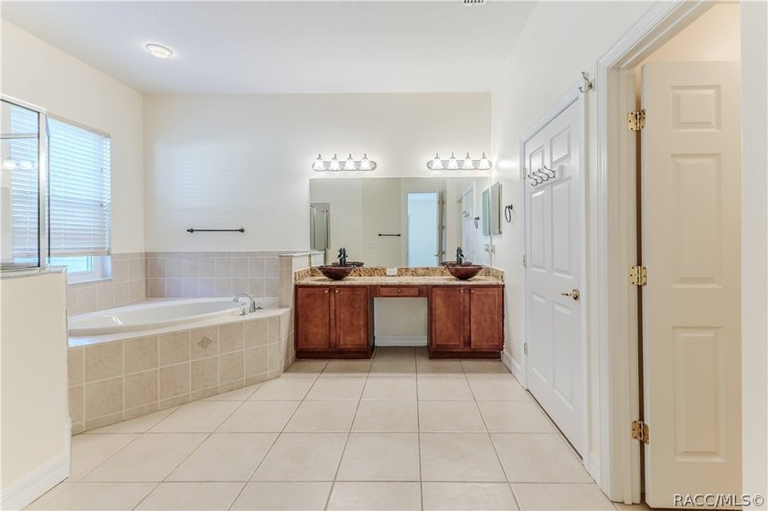 MOVE In Ready! Immaculate 4-Bedroom 3-Car Garage Home on Corner - photo 32