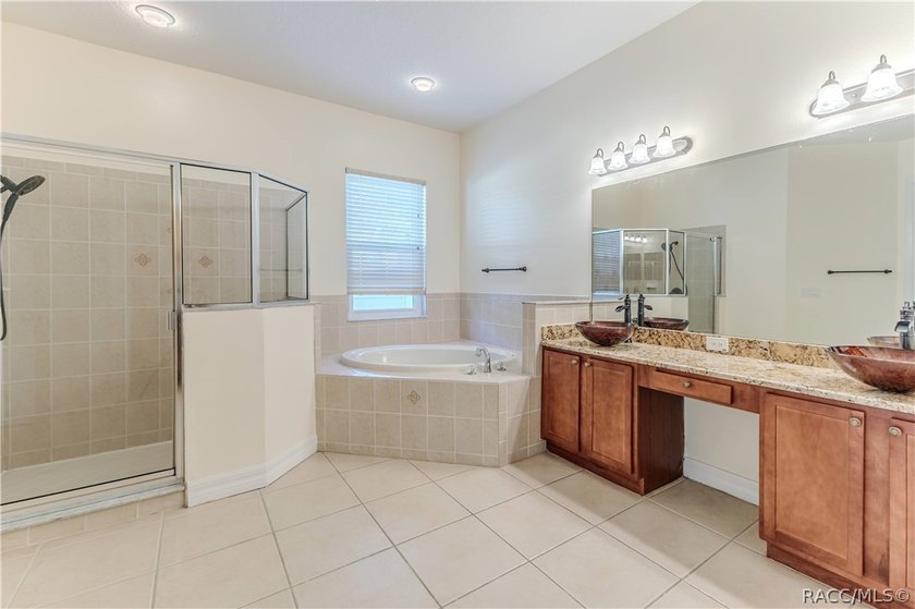 MOVE In Ready! Immaculate 4-Bedroom 3-Car Garage Home on Corner - photo 33