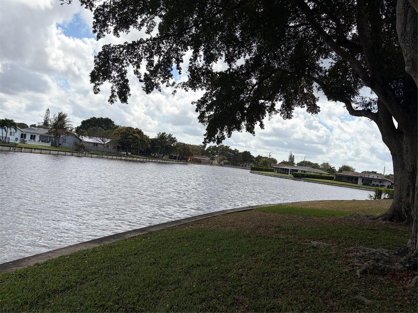 Well maintained 2B/2B condo with brand new roof just installed - photo 36
