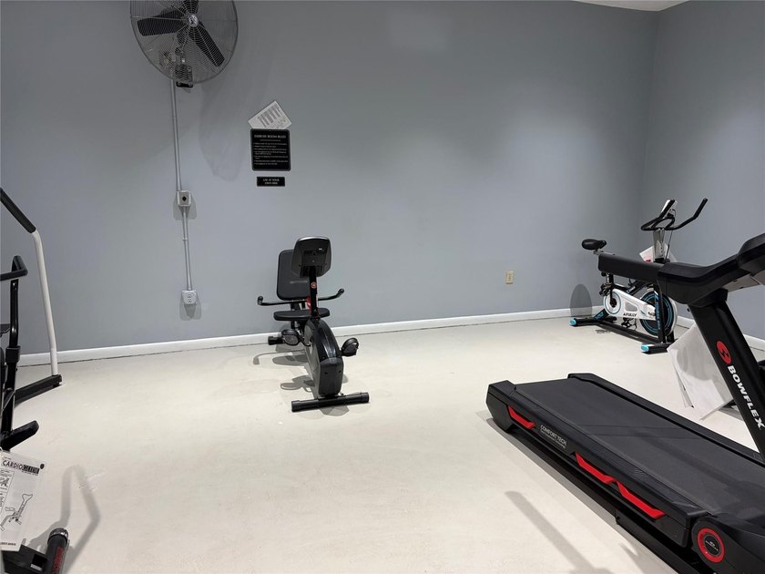 Well maintained 2B/2B condo with brand new roof just installed - photo 44