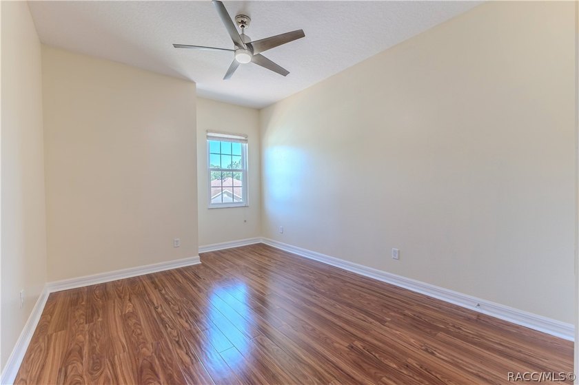 MOVE In Ready! Immaculate 4-Bedroom 3-Car Garage Home on Corner - photo 45
