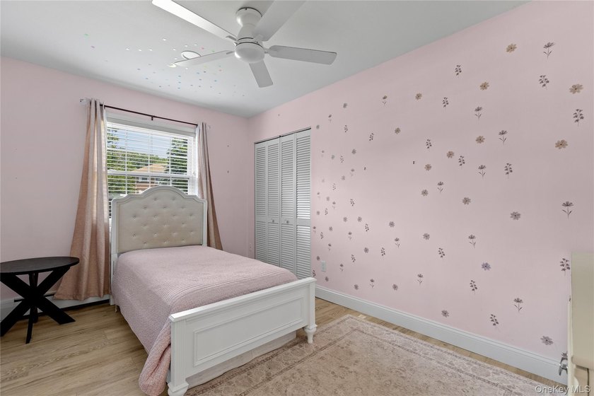 Welcome to Stony Hollow, a fabulous gated community where - photo 11