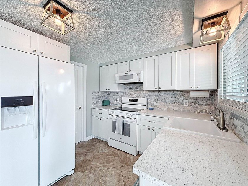 Under contract-accepting backup offers. Experience true Florida - photo 11