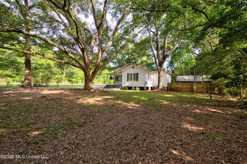 Fall in love with the rustic cottage charm and cozy feel of this - photo 2