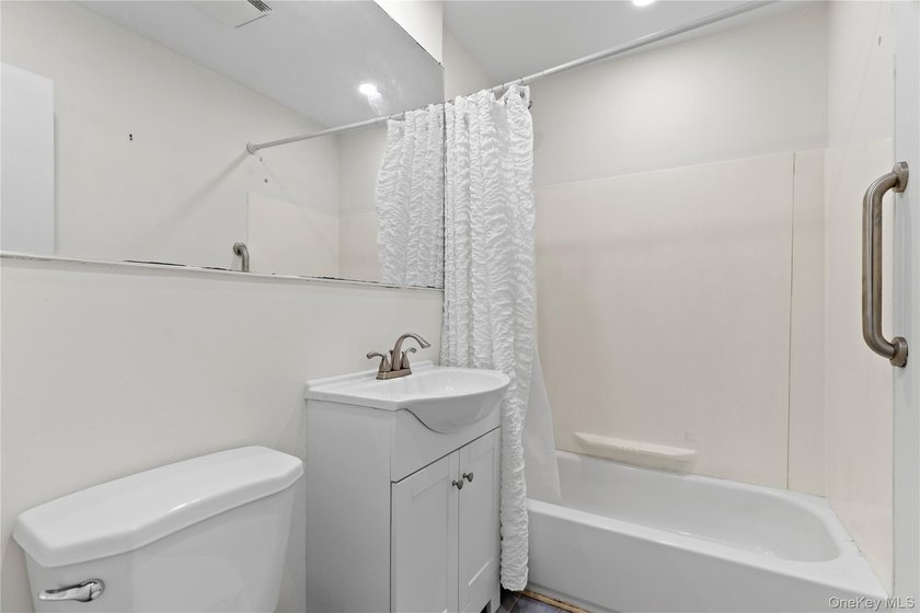Welcome to Stony Hollow, a fabulous gated community where - photo 12