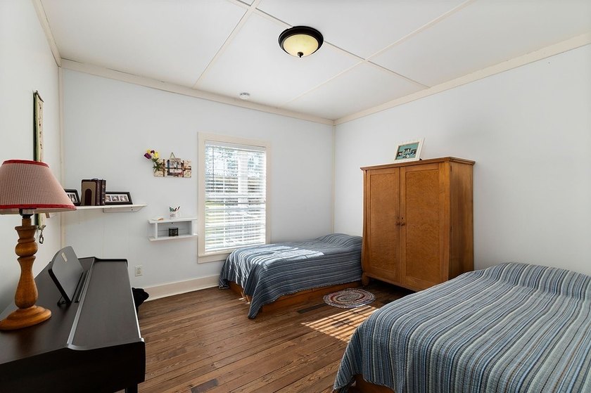 This true country-style home offers privacy, flexibility, and - photo 15