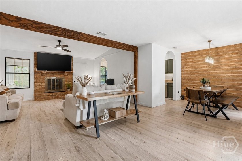 Tucked beneath mature trees on Wilmington Island, 607 Leaning - photo 4