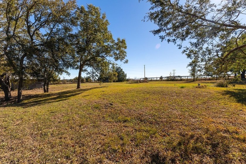 This true country-style home offers privacy, flexibility, and - photo 27
