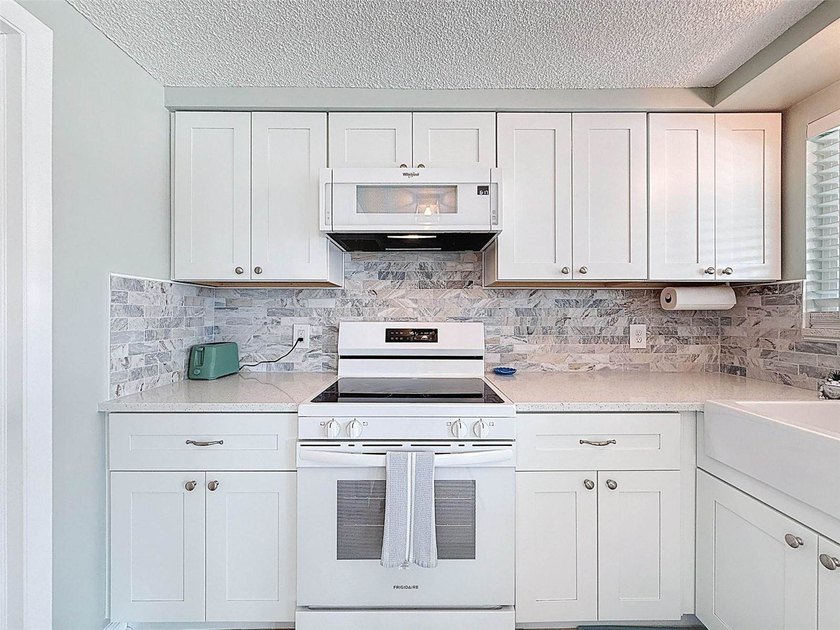 Under contract-accepting backup offers. Experience true Florida - photo 33