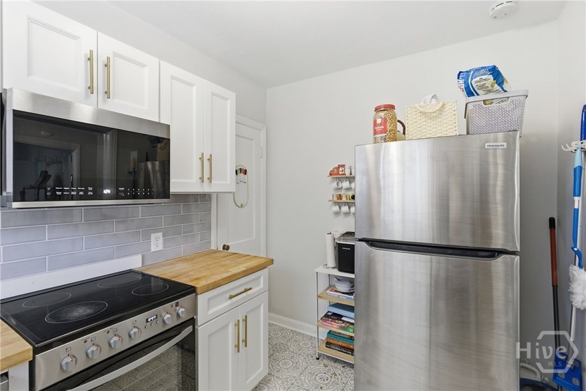 Located on Savannah's highly desirable Bull Street corridor in - photo 22