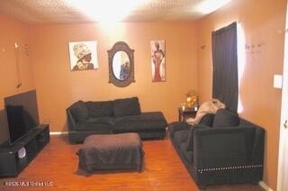 Great First time Home Buyer or Investor looking for a ready made - photo 4