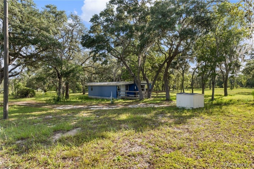 Calling all folks that are looking for country living, but want - photo 2