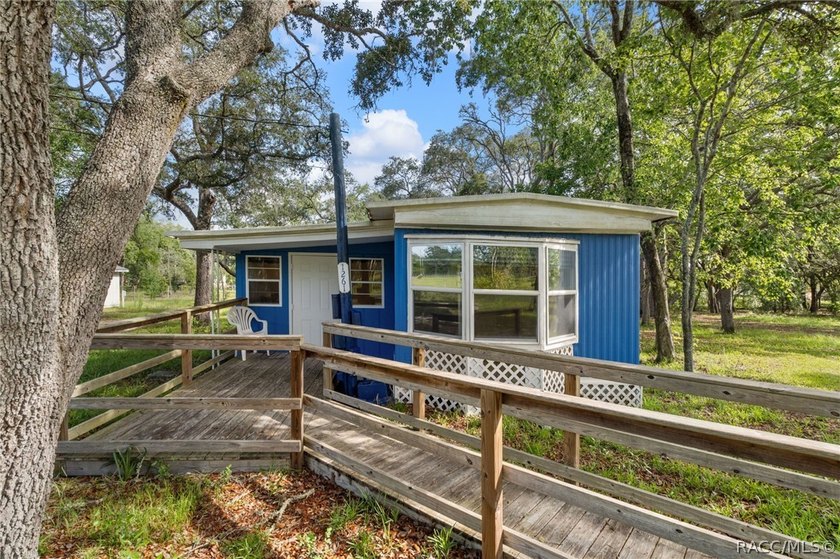Calling all folks that are looking for country living, but want - photo 4