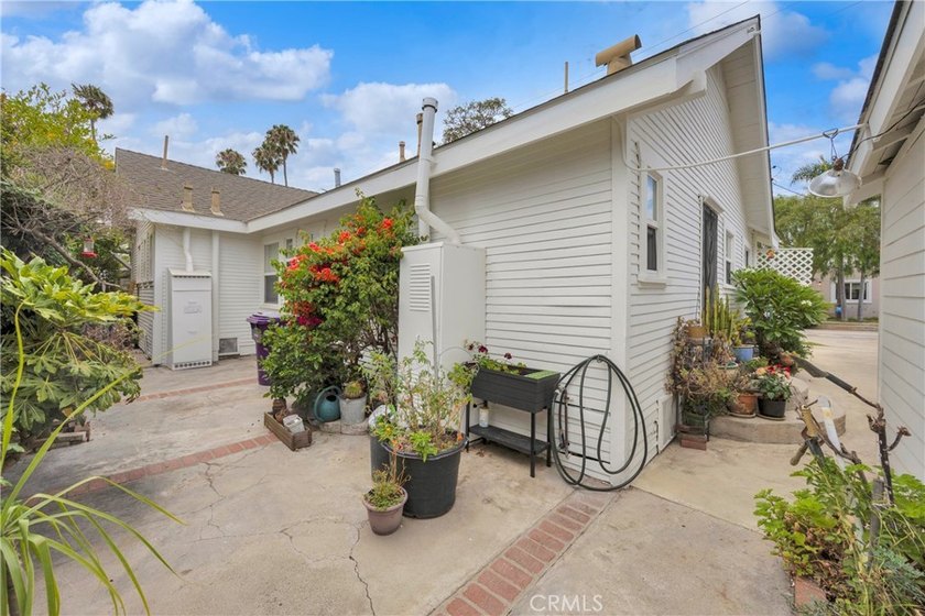Beautifully Updated Belmont Heights Duplex Located in the highly - photo 8
