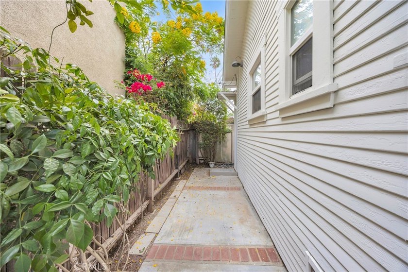 Beautifully Updated Belmont Heights Duplex Located in the highly - photo 9