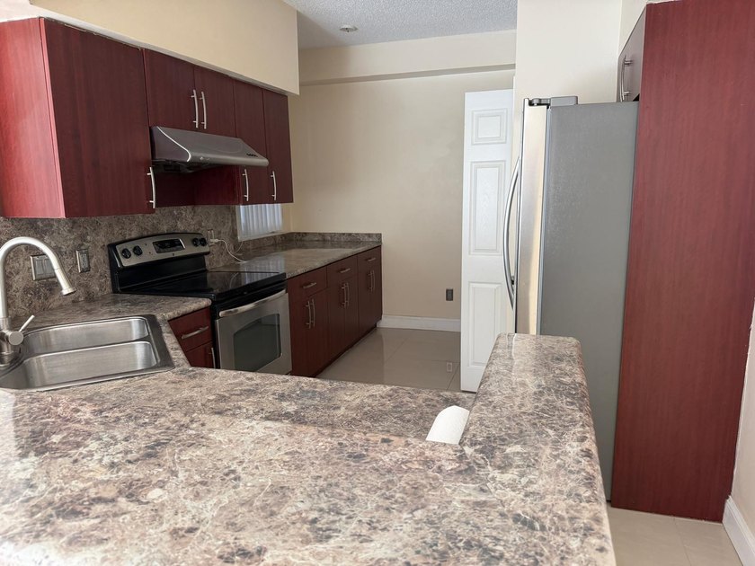 Amazing waterfront resort-style living in the heart of Aventura! - photo 2