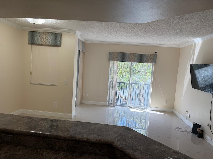 Amazing waterfront resort-style living in the heart of Aventura! - photo 5