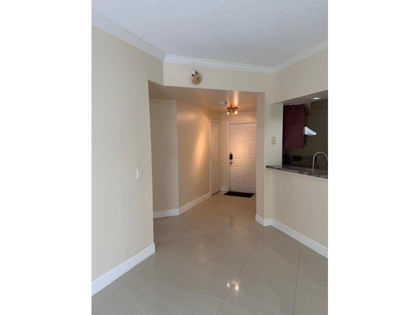 Amazing waterfront resort-style living in the heart of Aventura! - photo 10