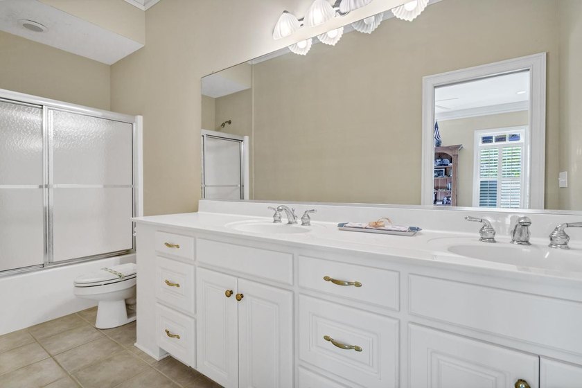 Spacious 2-story Charleston Style home on a prime corner lot - photo 16