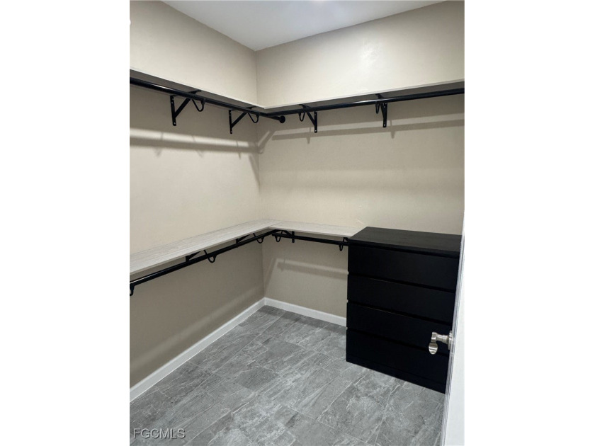 Welcome home to this lightly lived in 3 Bedroom, 2 Bathroom, 2 - photo 22