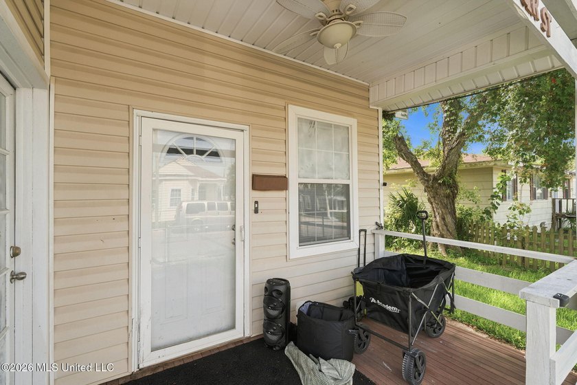 Discover the hidden potential in vibrant Biloxi! This charming - photo 3