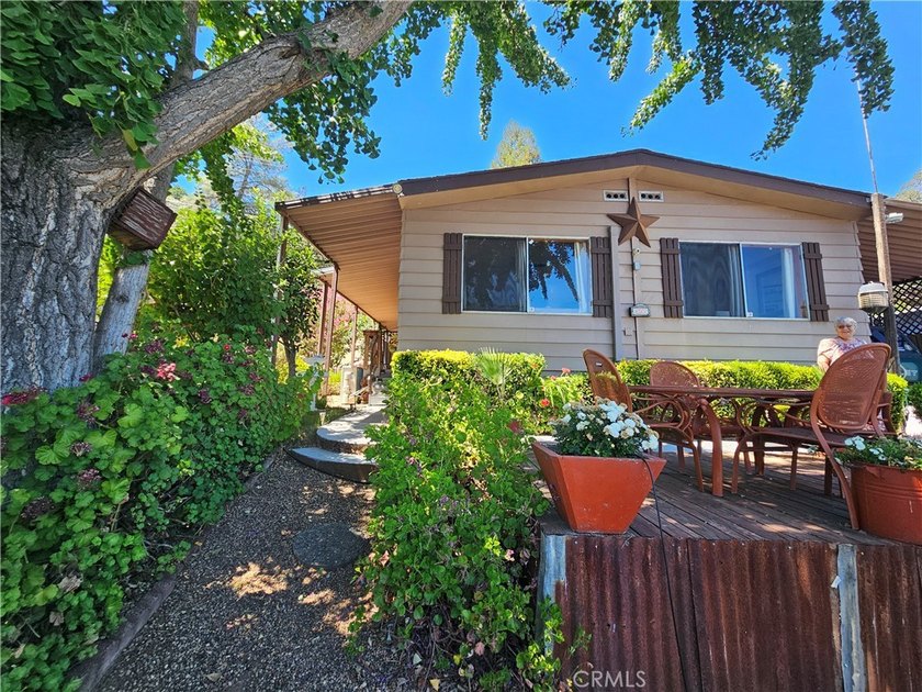 Enjoy panoramic Clear Lake views from this well-maintained - photo 2