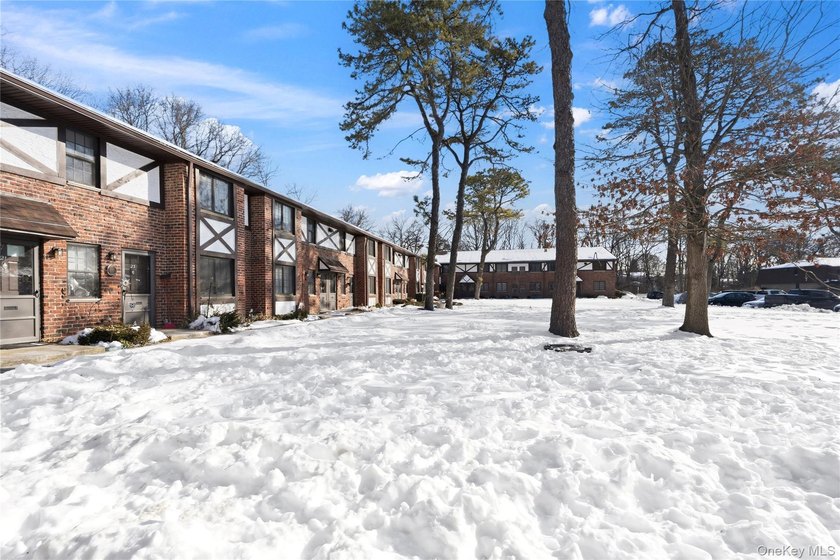 Enjoy easy, low-maintenance living in this upper level, 1 - photo 3
