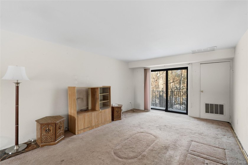 Enjoy easy, low-maintenance living in this upper level, 1 - photo 8