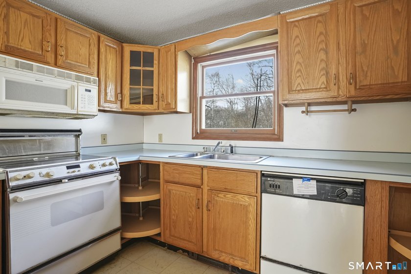 Tucked away on a private rural lot in scenic Salem, this - photo 11