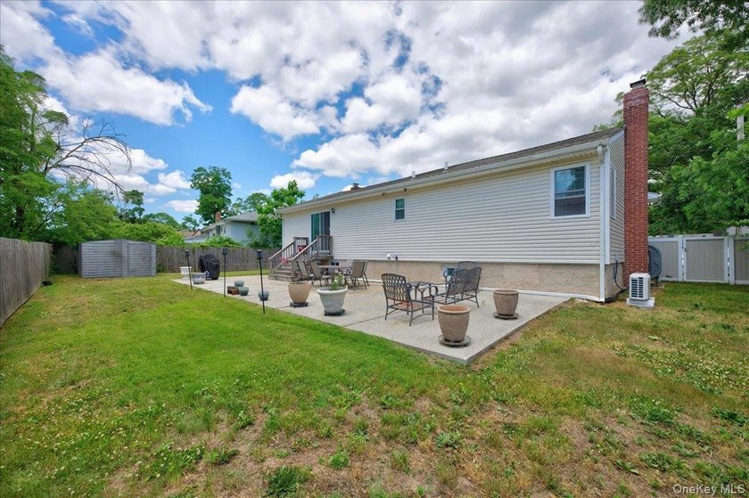 Welcome to this beautifully maintained 3-bedroom, 2-full-bath - photo 15
