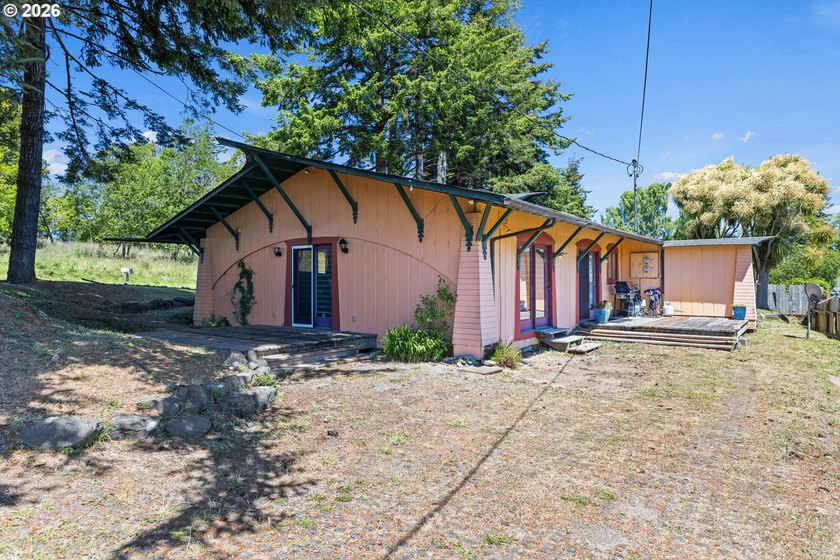 Rare opportunity to own a truly custom and charming duplex in a - photo 8