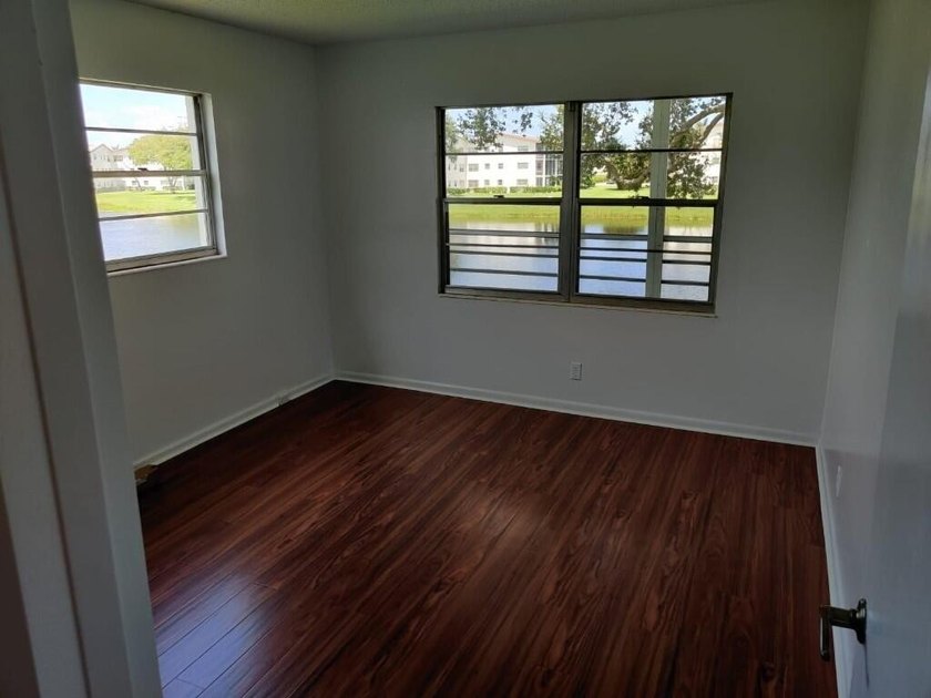 Welcome to this charming two-bedroom, one-and-a-half-bath - photo 6