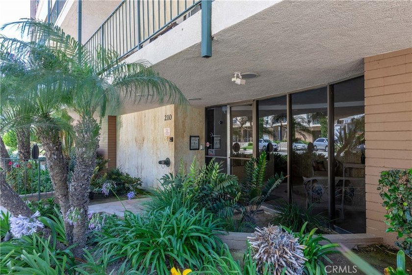 Welcome to this beautifully remodeled condominium in the highly - photo 4