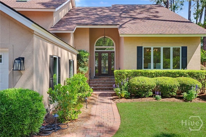 Beautiful hard coat, stucco home in the highly desirable - photo 2