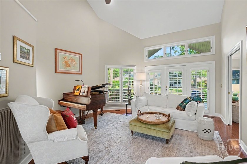 Beautiful hard coat, stucco home in the highly desirable - photo 6