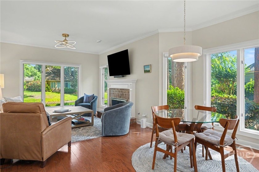 Beautiful hard coat, stucco home in the highly desirable - photo 9